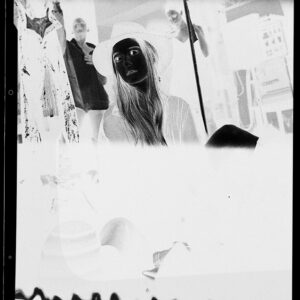 Retrato de muchacha en negativo