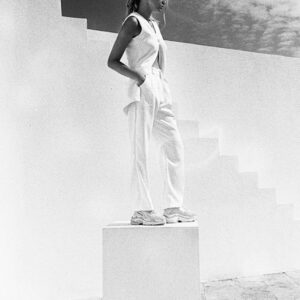 Sculpture Lady with tennis shoes at a white square